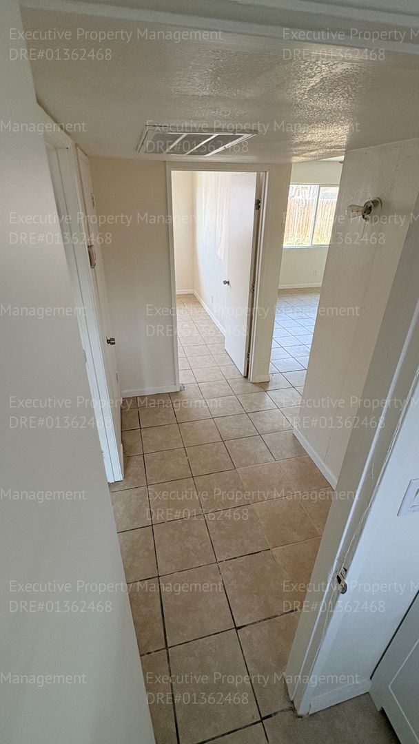 Building Photo - 3306 Gardenia Ave