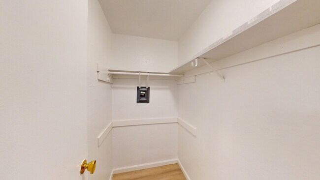 Building Photo - 515 B St