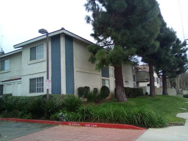 Building Photo - Beautiful 3 Bedroom Unit in Placentia
