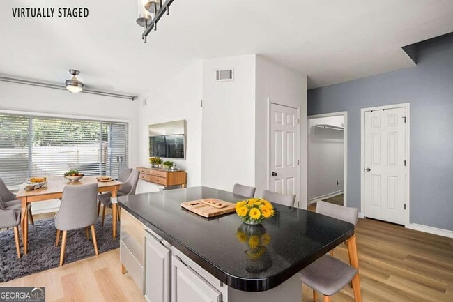 Building Photo - 529 Eastland Dr