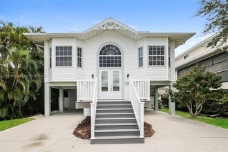 Building Photo - 771 Park Ave