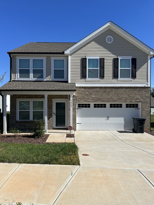 Building Photo - 1619 Running Deer Dr