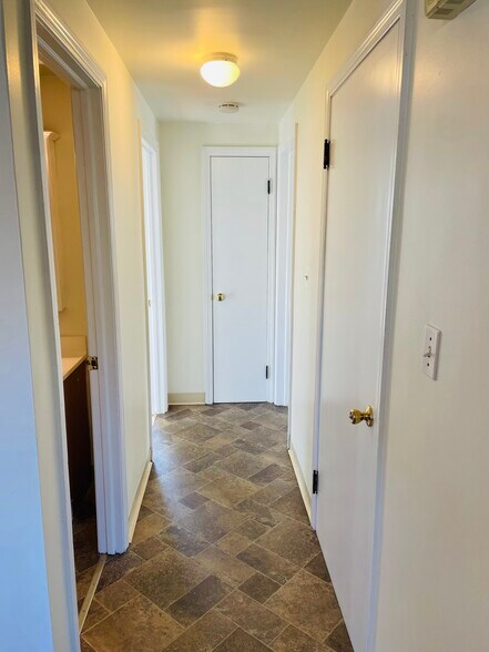 Building Photo - 29 Lannen St