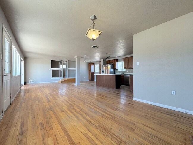 Building Photo - Northeast El Paso 3 bed/2bath in Mountain Park Neighborhood!