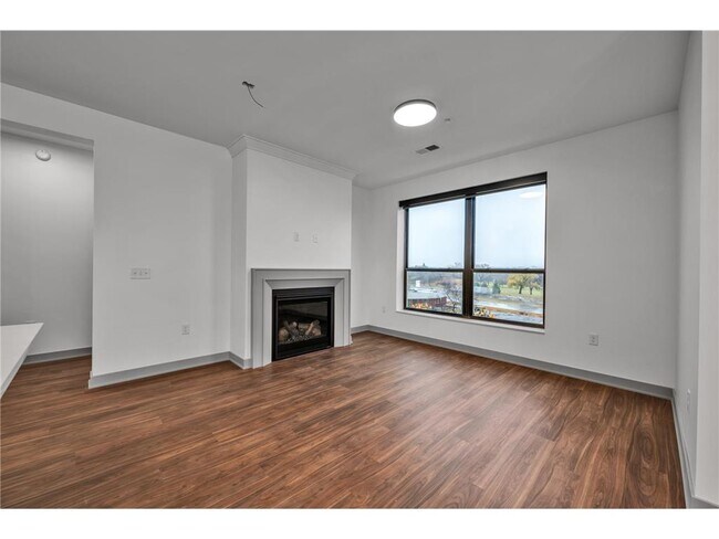 Building Photo - 640 Wisconsin Ave N