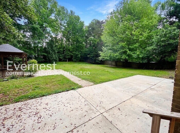 Building Photo - 400 Wilcrest Dr