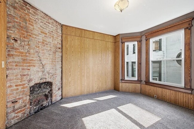 Building Photo - 174 Marion Ave