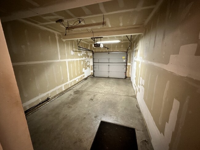 Building Photo - Available Immediately! Charming Townhome i...