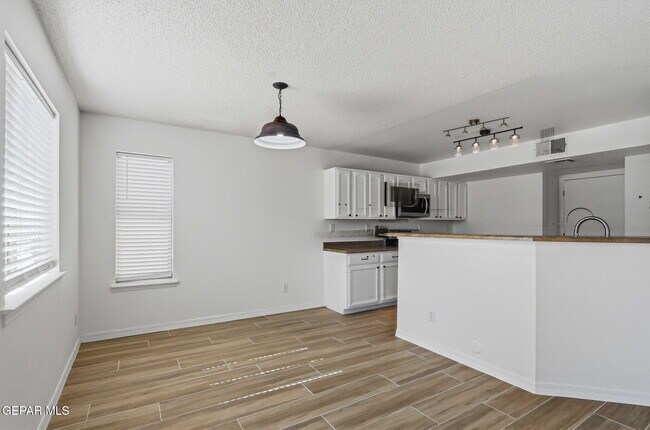Building Photo - 11961 Mesquite Miel Dr