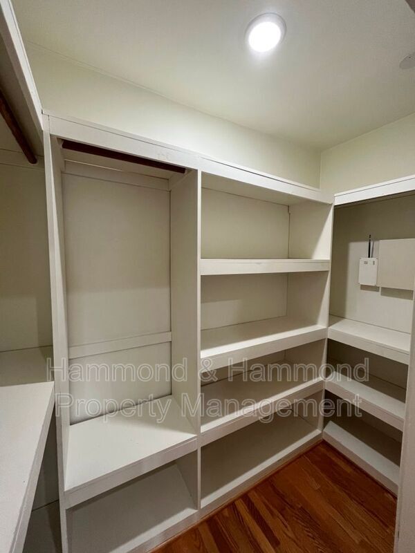 Building Photo - 4316 Greenbush Ave