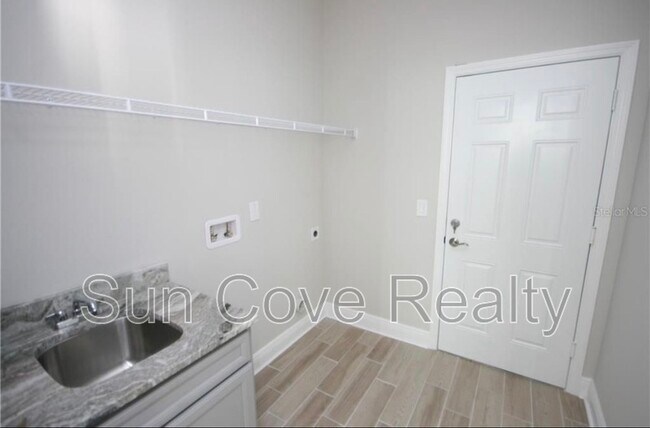 Building Photo - 4029 Forecast Dr