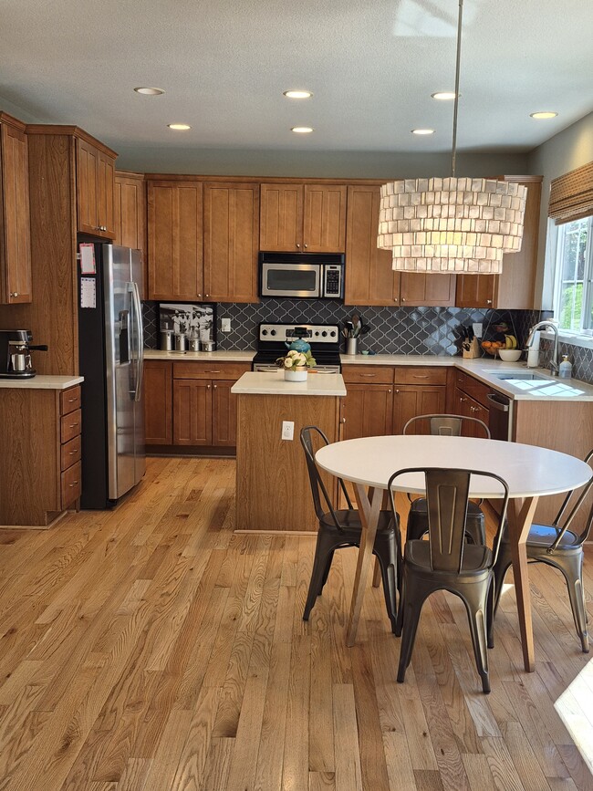 Building Photo - 11049 Meadowvale Cir