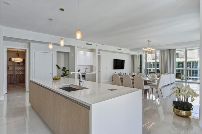 Building Photo - 3100 N Ocean Dr