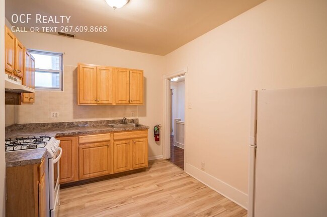 Building Photo - Spacious 1 Bed University City Apartment