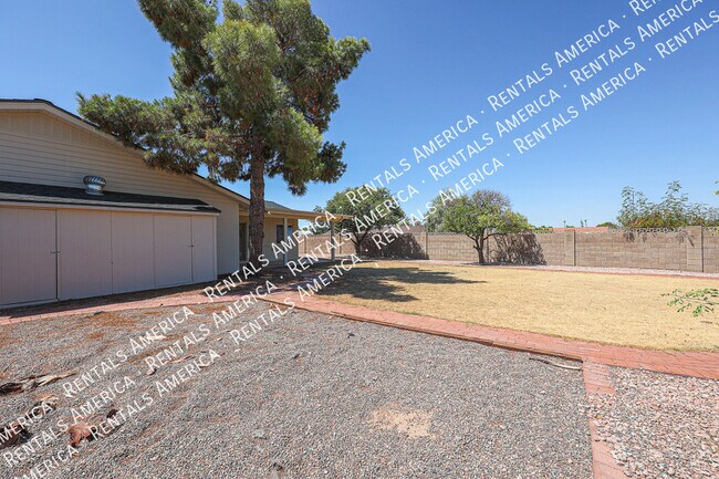 Building Photo - 1360 W Esplanade St