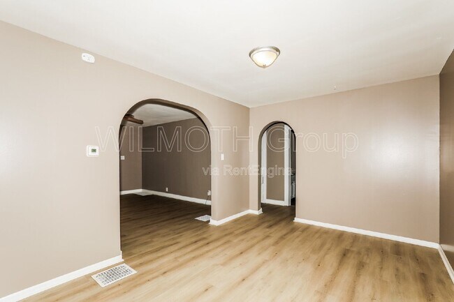 Building Photo - 3006 Noble St