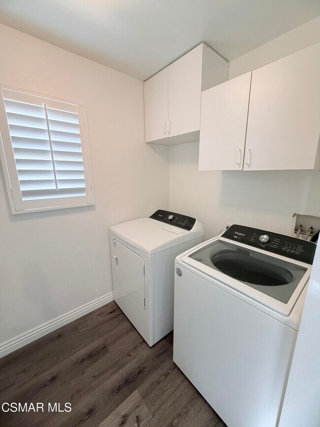 Building Photo - 525 Shadow Ln