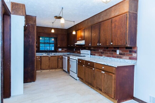 Building Photo - 8288 Webb Rd