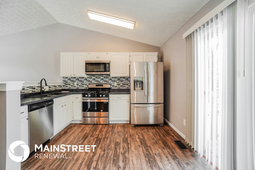 Building Photo - 4551 Sandridge St