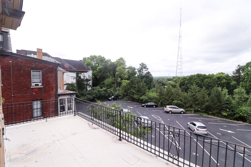 Building Photo - 2353 Ohio Ave