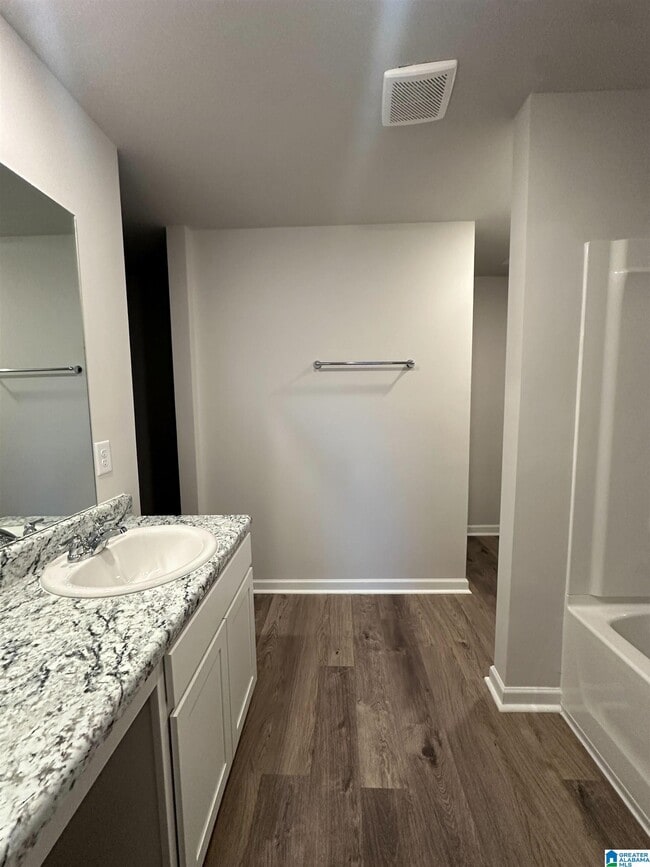 Building Photo - 184 Dogwood St