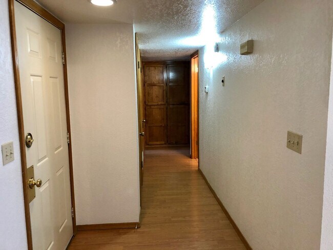 Building Photo - Cute 2 Bedroom Home w/ Garage Near Golf Course! *HOME IS CURRENTLY OCCUPIED, PLEASE DO NOT DISTUR...