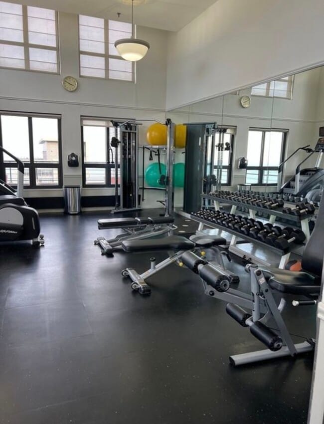 Building Photo - 401 E Ontario St