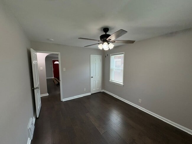 Building Photo - Beautifully rehabbed bungalow in Universit...