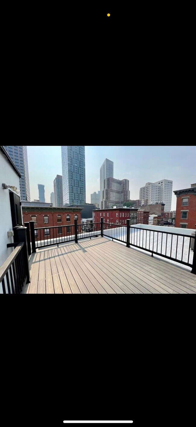 Building Photo - 353 Grove St