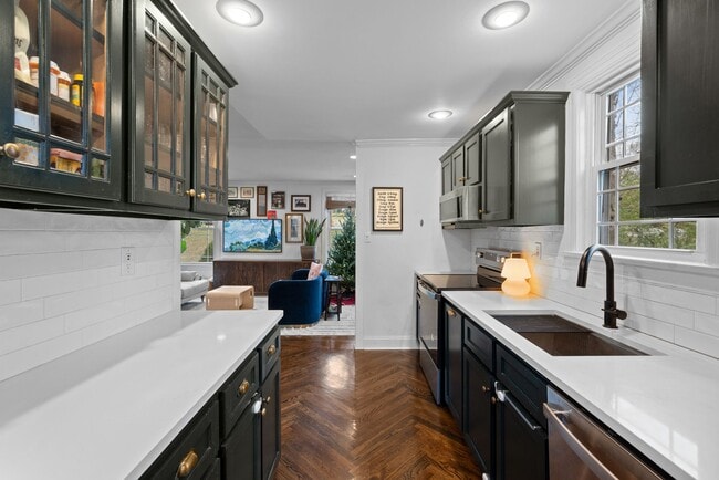 Building Photo - 1601 Golf St