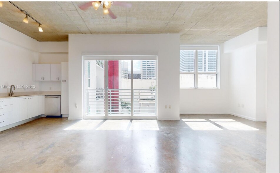 Building Photo - 133 NE 2nd Ave