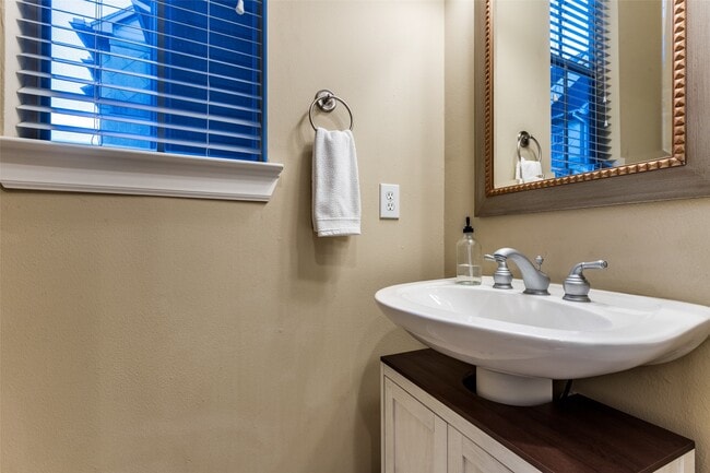 Building Photo - 4512 Rose St