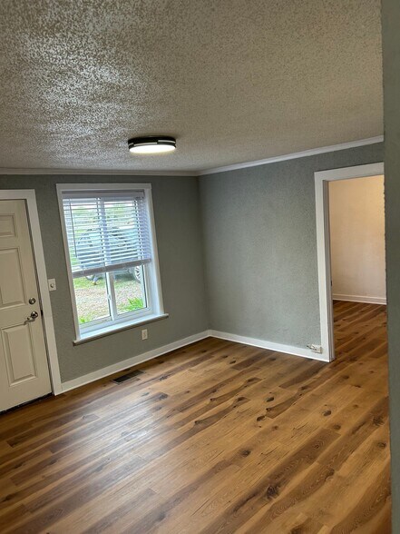 Building Photo - 3175 Culbertson Ave