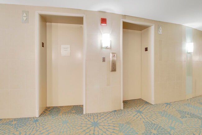 Building Photo - 3000 N Ocean Dr