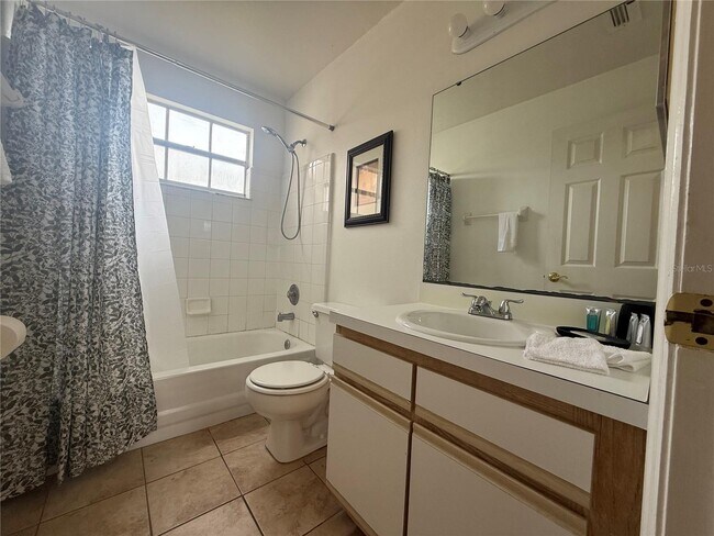 Building Photo - 2459 Sweetwater Club Cir