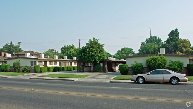Building Photo - 3009-3031 E Clinton Ave