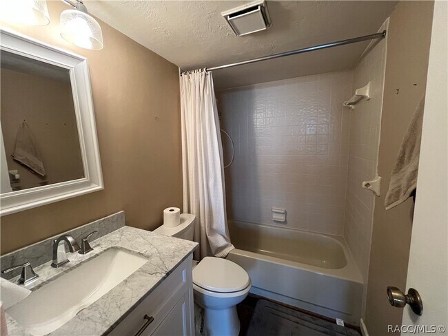 Building Photo - 760 E Gilchrist Ct