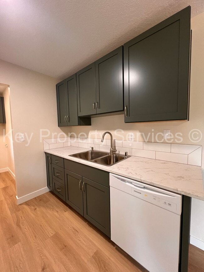 Building Photo - Beautifully Renovated Ranch in Vancouver H...