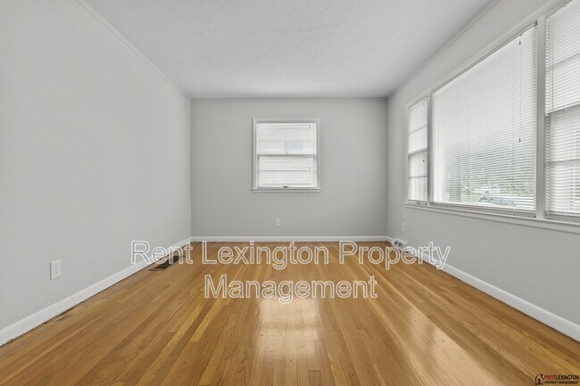 Building Photo - 2124 Violet Rd