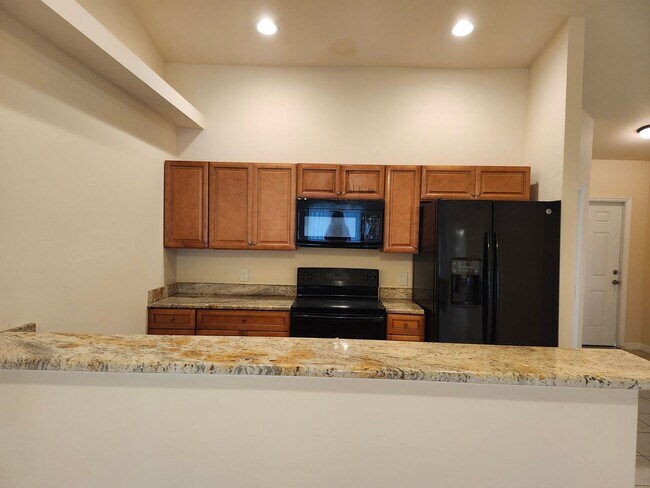Building Photo - Exceptional 3 bed 2 bath 1 car garage dupl...