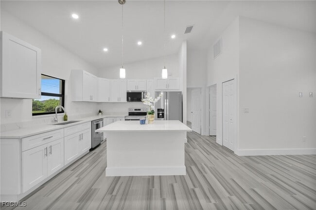 Building Photo - 2836 NW 5th Terrace