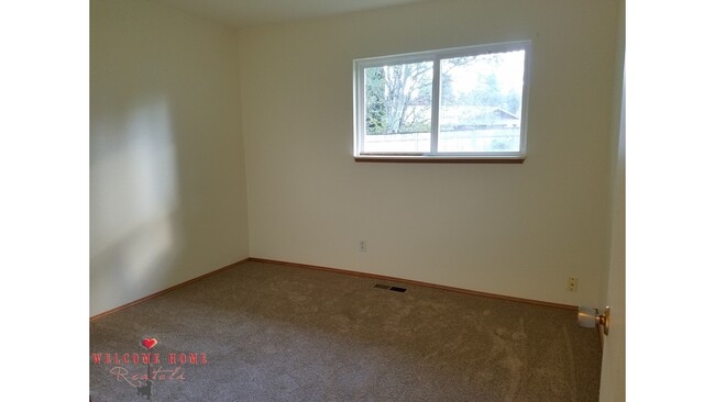 Building Photo - Beautiful Remodeled Rambler!!!  Come enjoy...