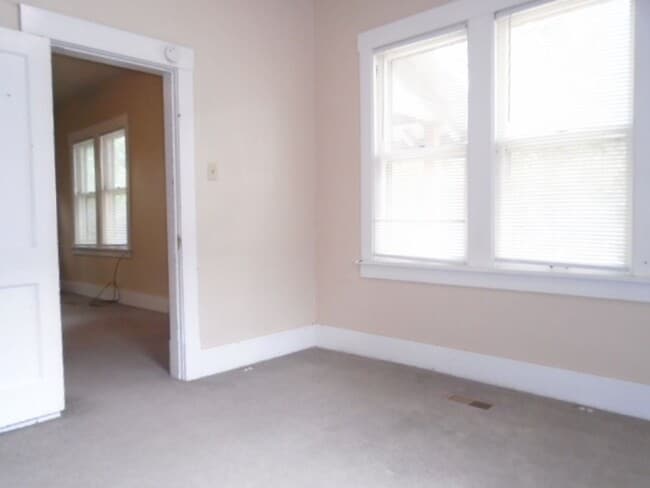 Building Photo - 1810 Leavenworth St