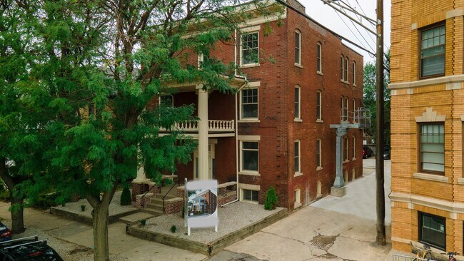 Building Photo - 632 Prentis St