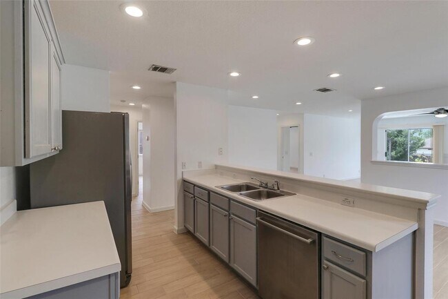 Building Photo - 15003 Chamberlain Ct