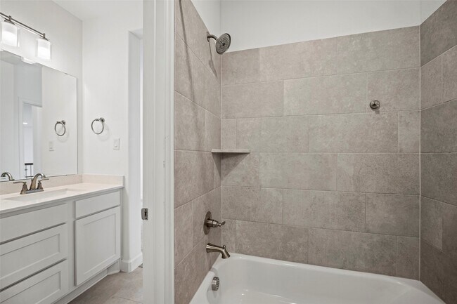 Building Photo - 28946 Parker Ridge Dr