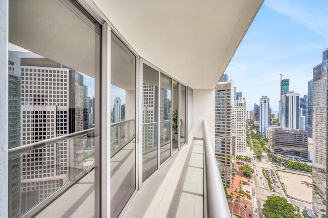 Building Photo - 485 Brickell Ave
