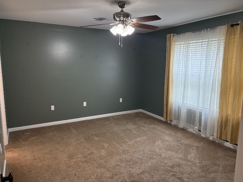 Building Photo - 209 Winterberry Way