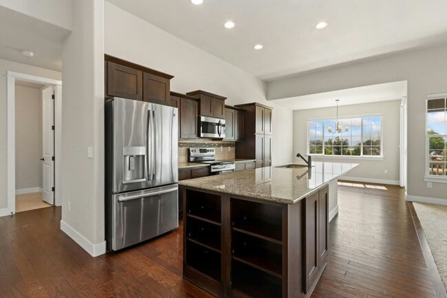 Building Photo - 1633 Shoreview Pkwy