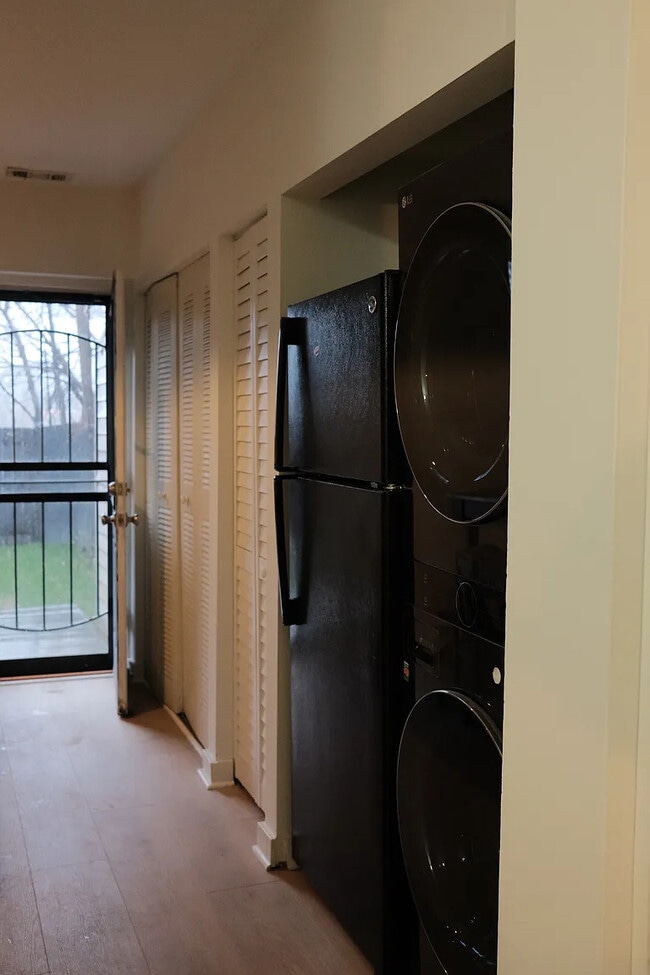 Building Photo - 1810 Idlewood Ave